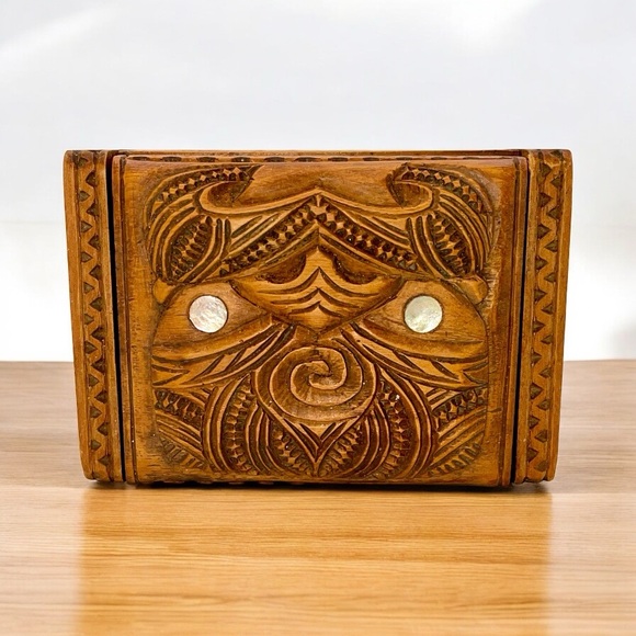 Maori Handcrafted Kauri Wood Treasure Box Tiki Face Shell Eyes New Zealand - Picture 1 of 16